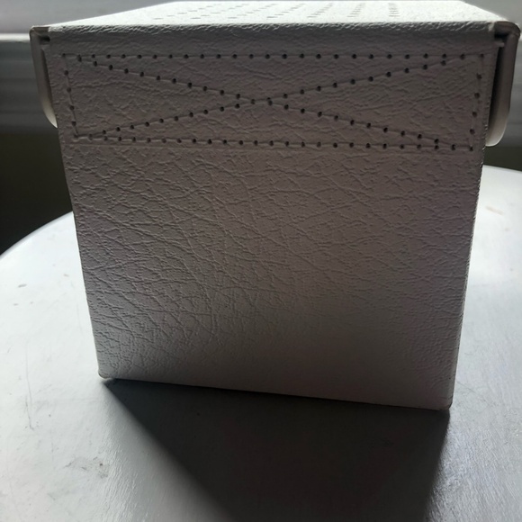 DIESEL Watch Box White Leather Box Faux Snap Closure Pillow Inside For Watch - Picture 5 of 12